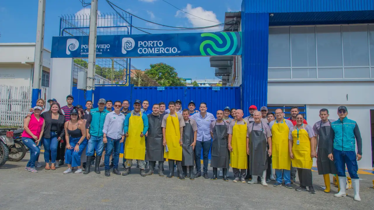 El equipo de Portocomercio despues de la minga en el Camal