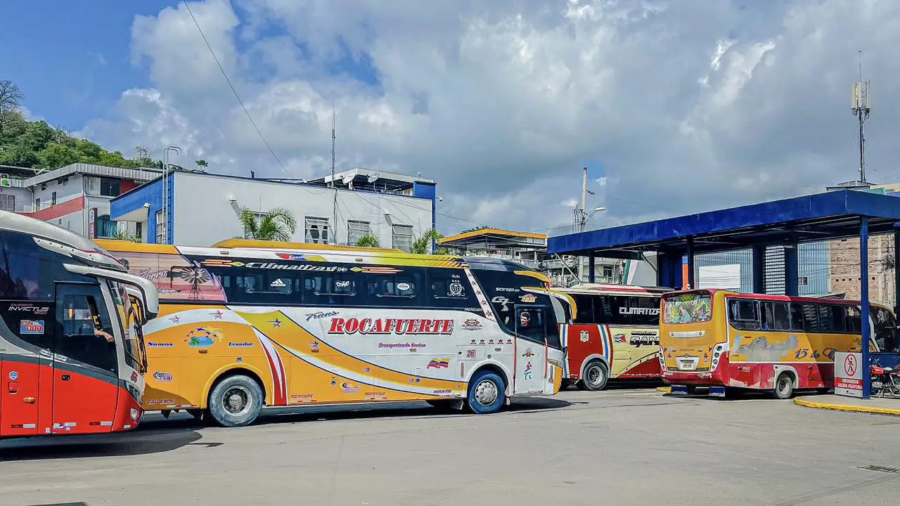 Buses del terminal Partiendo a su viaje
